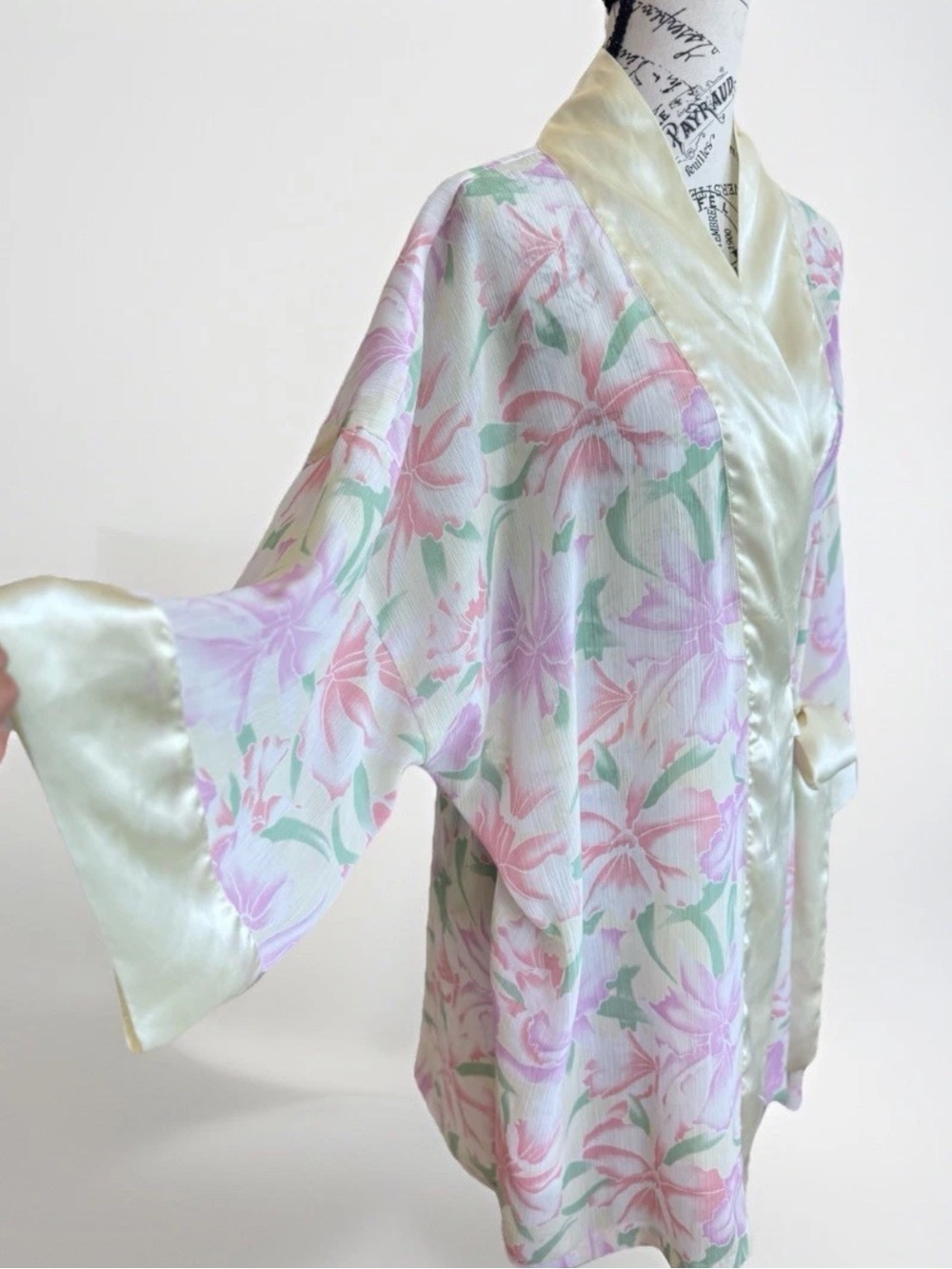 Vintage 90s Victoria's Secret Kimono Robe One Size Pastel Iris Floral Gold Label